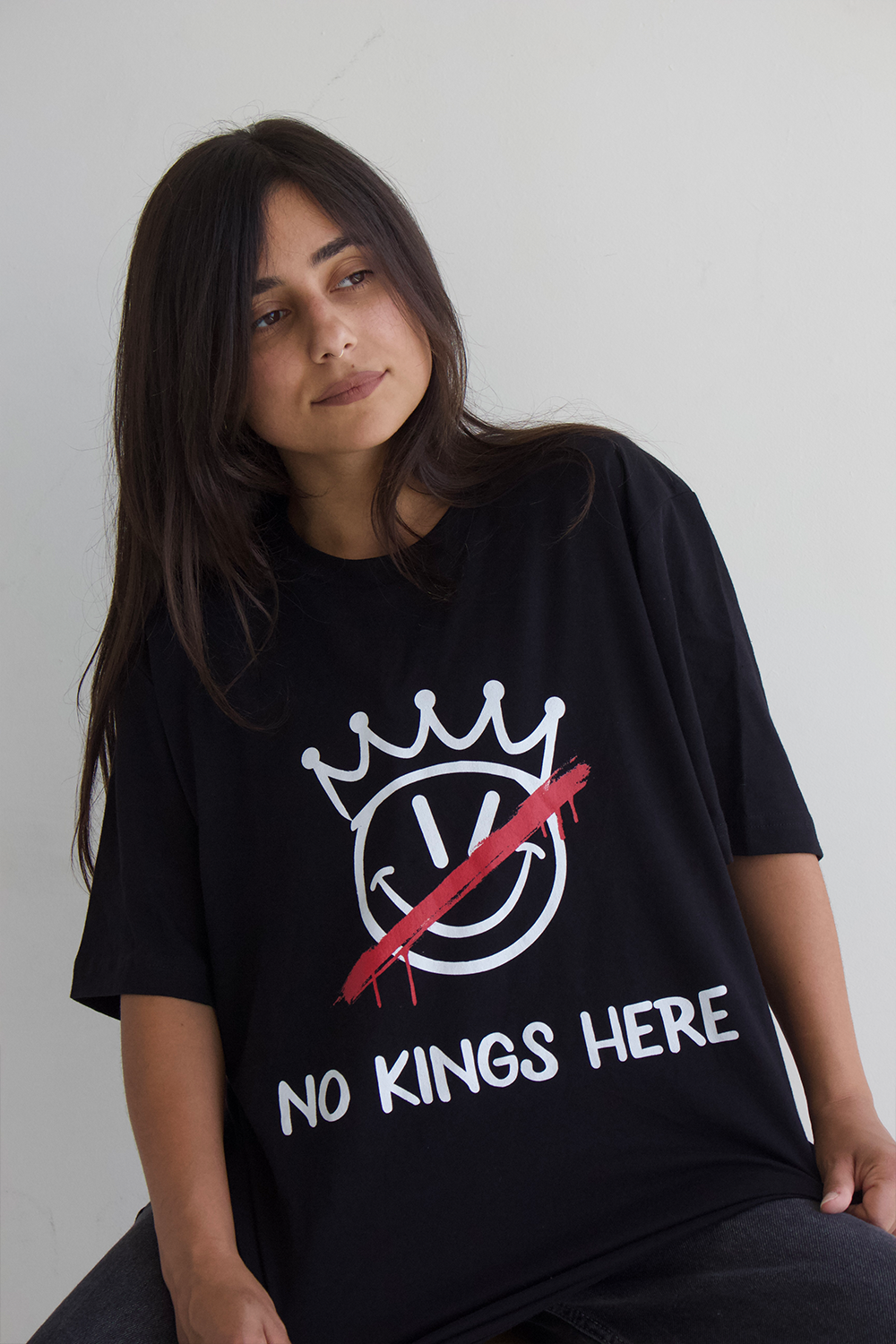 No Kings Here T-Shirt (Black)