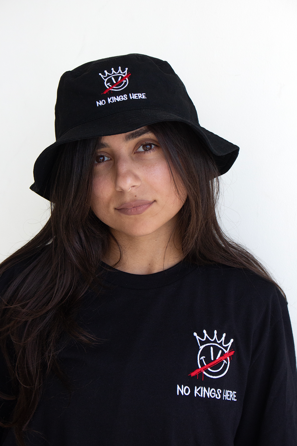 No Kings Here Embroidered Logo T-shirt