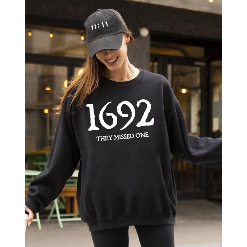 1692, They Missed One, Skeleton, Ghost, Witch, Skull, Spooky, Aesthetic, Meme, Halloween, Costume Sweatshirt