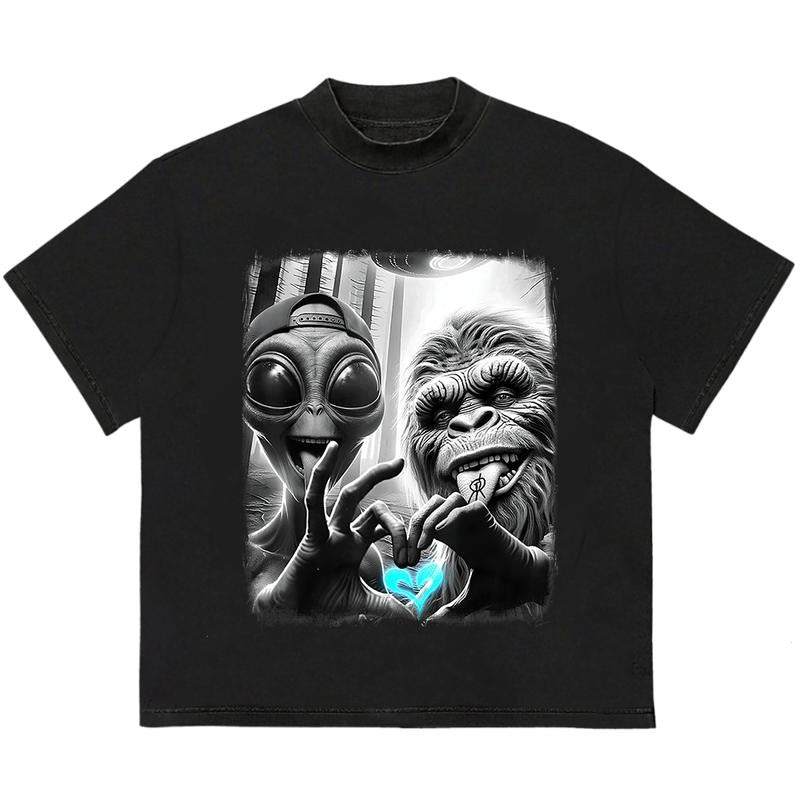 Bigfoot Sasquatch Alien Lovefest Love Hand Sign T-Shirt Retro Graphic Graphic Tees for Him and Her