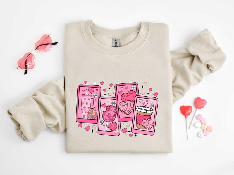 Cafecito Chisme Valentines Day, Concha Valentines Day Sweatshirt, Candy, Mexican Valentines Day, Coffee Lover Sweatshirt, Valentines Sweatshirt, Gifts For Her. Perfect for Valentines Day Gifts and Presents. Cute Fitted Womenswear Clothing