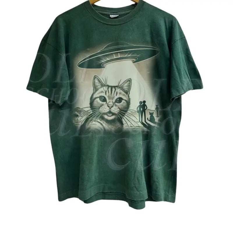 Cat Ufo Selfie Vintage 90s Graphic Shirt, Retro Funny Cat Ufo Tee, Alien Kitten Shirt, Y2k Halftone Tee, Cat Lovers Gift, Menswear Womenswear Streetwear