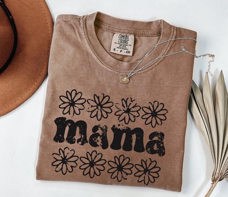 Comfort Colors Retro Mama Shirt, Floral Mama T-shirt, Daisy Mama shirt, Baby Shower Gift Shirt, Christmas Gift Shirt For Mom, Mom Birthday