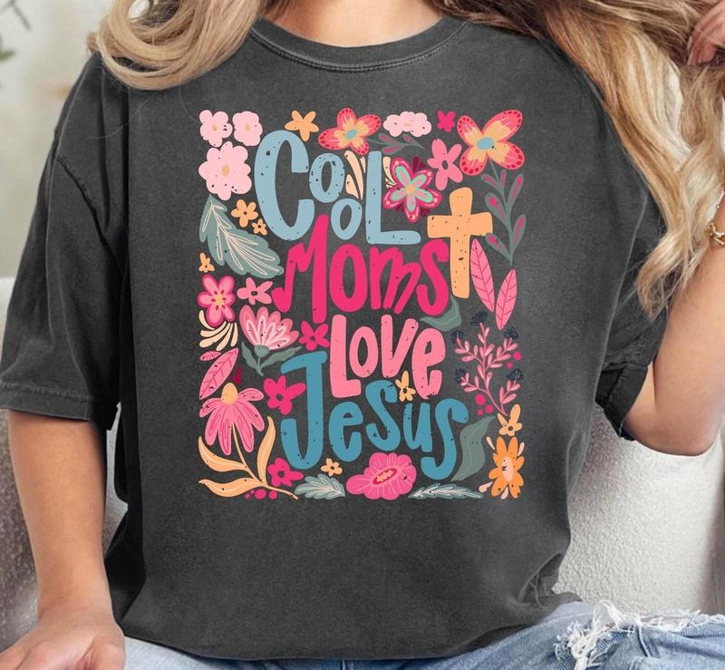 Cool Moms Love Jesus Shirt, Praying Mama Shirts, Religious Mom Sweatshirt, Mother's Day T-Shirt, Inspirational Mom Shirt, Bible Verse Shirt