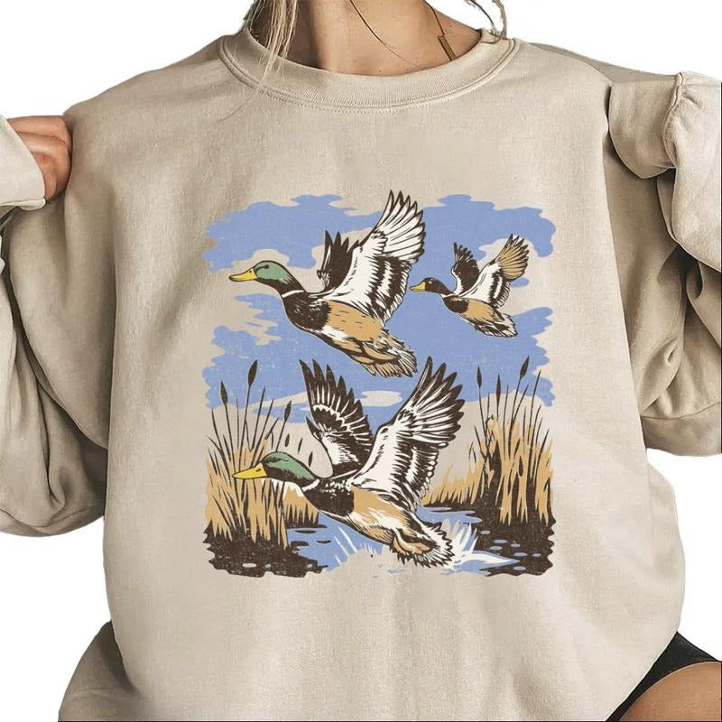 Flying Mallard Ducks Sweatshirt Waterfowl Hunting Duck Hunting T-shirt Wildlife Hunting Lodge, Vintage Graphic Hoodie Cotton Pullover Womenswear