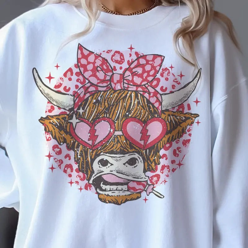 Leopard Valentine Highland Cow Sweatshirt Coquette Leopard Sunglass Cow Pullover Love Heart Sunglasses Cow Sweatshirt Womens Casualwear Valentine Pullover Country Valentine Cow T-Shirt
