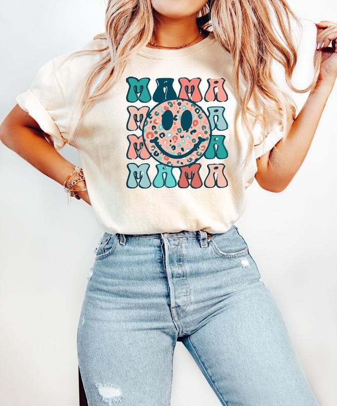 Retro Mama Vibes Crewneck,Cozy Mom Tee,Thoughtful Gift for Grandma, shirt for women