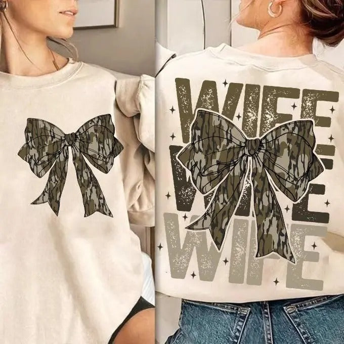 Retro Wife Camo Coquette Bow Old School 2 Sides Sweatshirt, Girls Camo Bow Shirt, Retro Hunting, Coquette Bow, Camo Dude Tee
