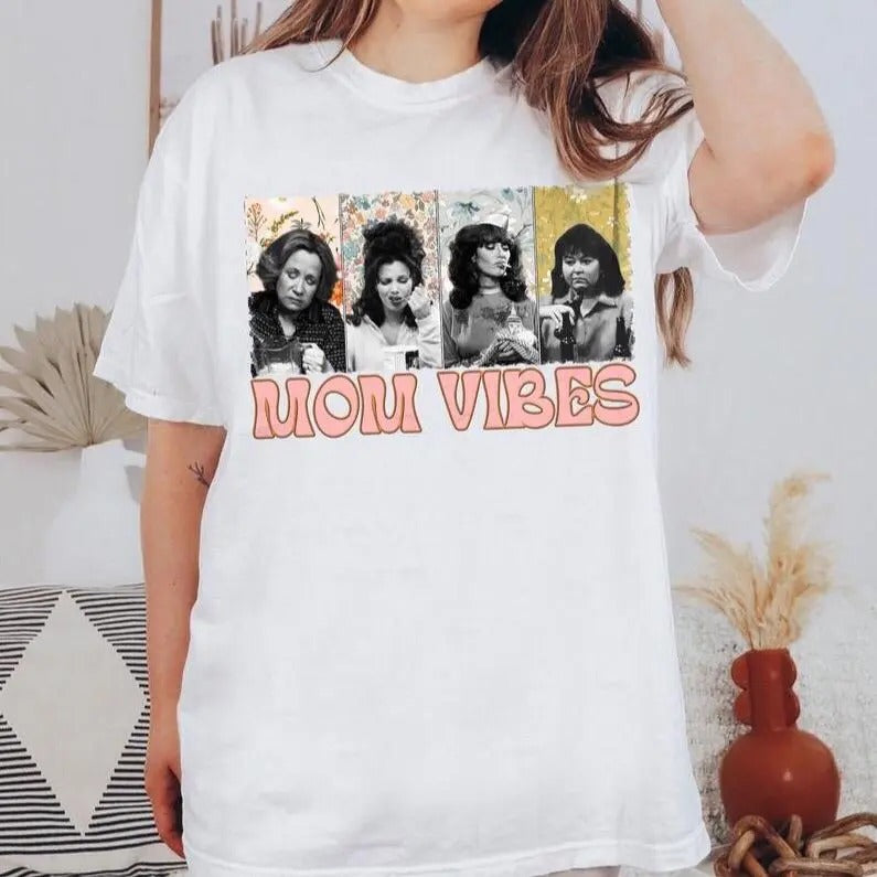 Vintage 90s Mom Vibes Shirt, Retro Funny Mom, Cool Mom T-Shirt, Mom Life Shirt, Mother's Day Gift, Top Womenswear, Lady Underwear