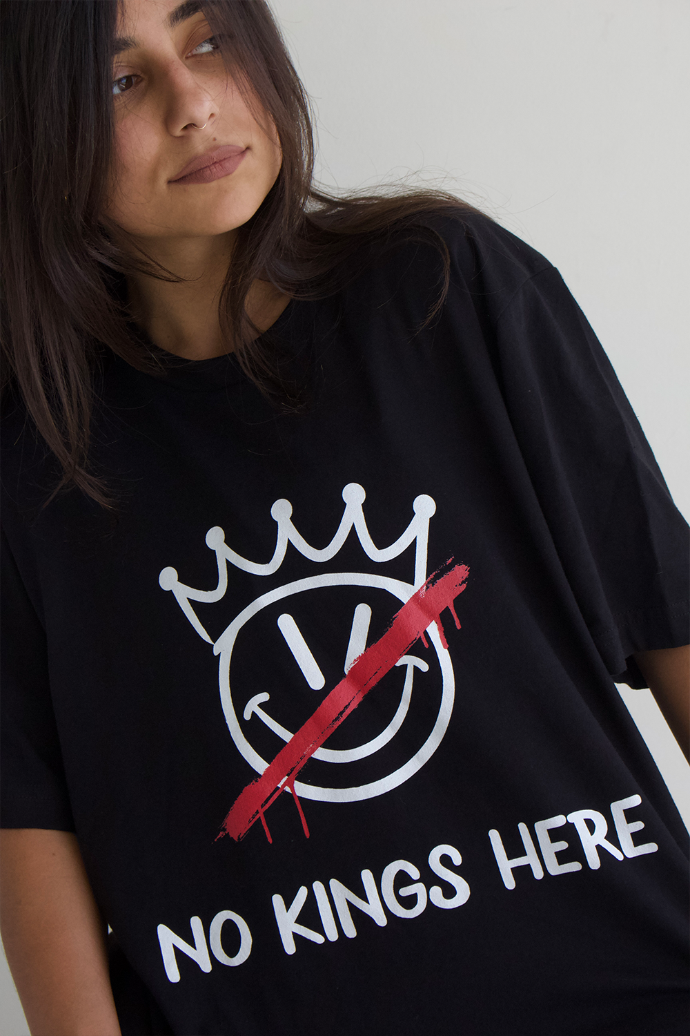 No Kings Here T-Shirt (Black)