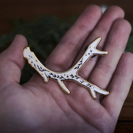 Antler Enamel Pin - Botanical Design for Forestcore Lovers Small Gift Deer Elk Winter Accessories White Enamel Gold Plants Eco Friendly Packaging