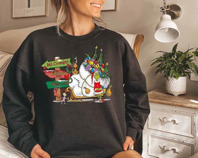 Christmas 2024 Sweatshirt, Retro Christmas Vibes Sweatshirt, Womens Christmas Sweatshirt, Holiday Sweater, Cute Christmas Sweatshirt, Christmas Gift, Winter Shirt