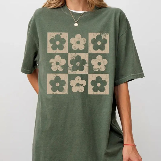 Comfort Colors Checkered Flowers Shirt Retro Flowers T-Shirt Boho Floral TShirt Gift For Mom Spring T Shirt Trendy Floral Oversized Tee