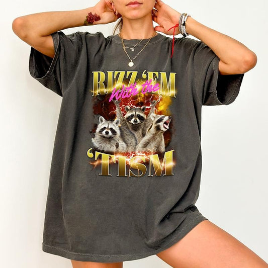 Comfort Colors Rizz 'Em With The 'Tism Raccoon Shirt, Vintage 90s Raccoon Bootleg Graphic Tee, Funny Raccoon Tee for Women, Trash Panda Tshirt, Sarcastic T-shirt, Casual Women's Tops, Oversized Womenswear, Unhinged Comfy Fabric Relaxed Fit Chic Style