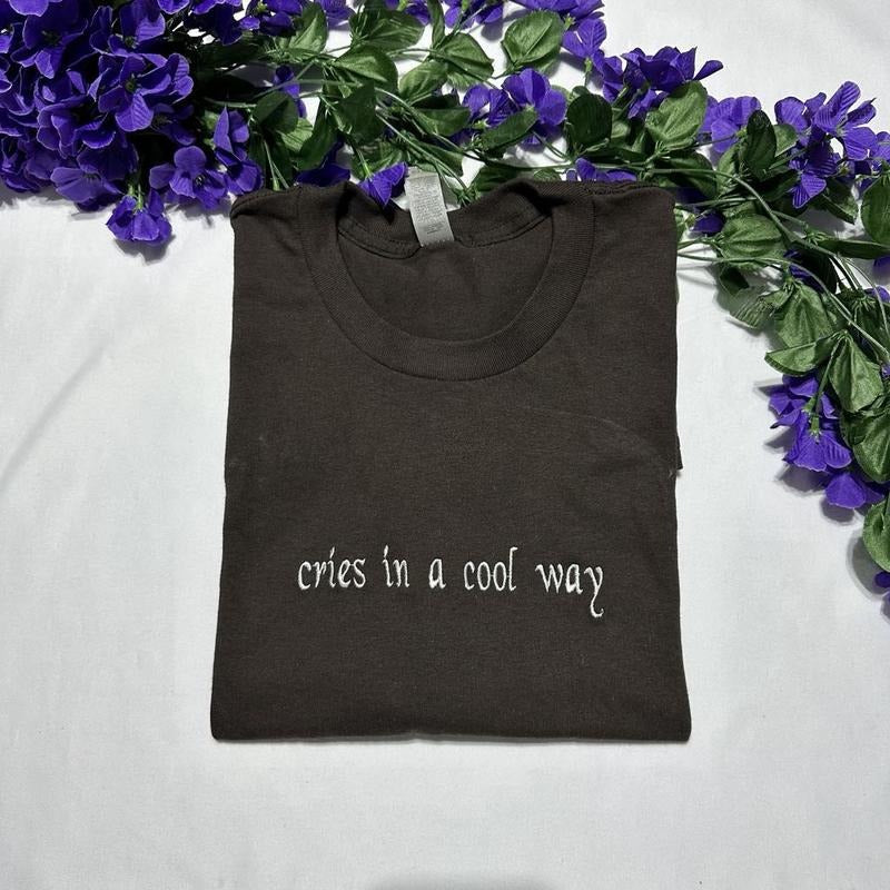 Cries in a cool way embroidered T-Shirt; Trendy embroidered T-Shirt