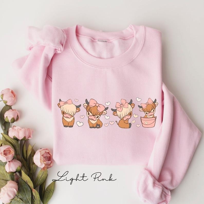 Cute Highland Cow Sweatshirt, Gift for Girlfriend, Highland Cow Crewneck, Western Sweatshirt, Animal lover Valentines  Hoodie and Sweater; T-shirt Cotton Menswear