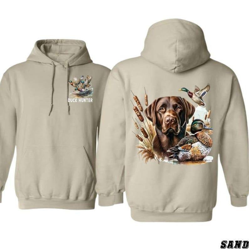 Duck Hunter T-shirt, Realistic Duck & Labrador Retriever Sweatshirt, Unisex Outdoor Hunting Hoodie, Retro Ideal for Waterfowl Enthusiasts