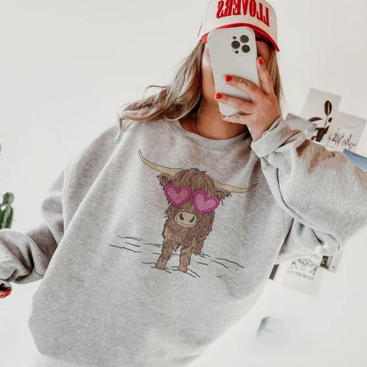 Heart Eyes Highland sweawtshirt, Retro Valentine crewneck shirt for women, western outfits women, western clothing stuff for women, country girl clothes hoodies