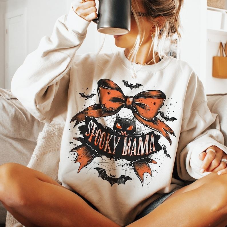 Spooky Mama T-Shirt, Retro Halloween Sweatshirt, Trending Hoodie, Gothic, Bat halloween T-Shirt/ Sweatshirt/ Hoodie