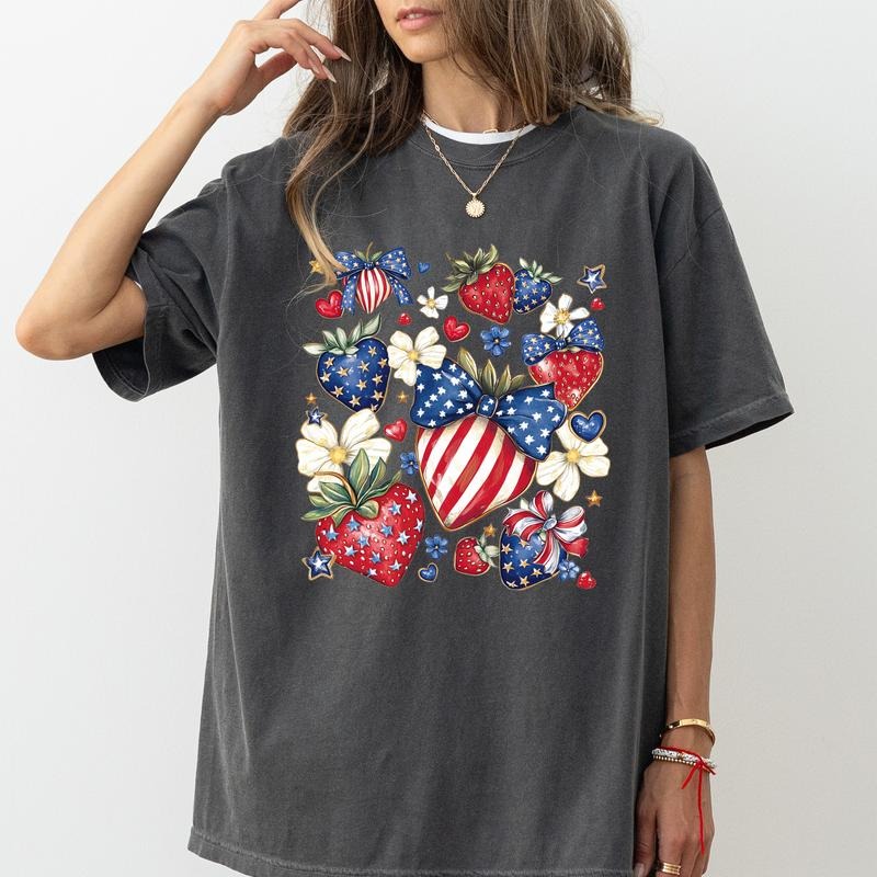 MAPTEES 4th of July Strawberry Comfort Colors Shirt, Coquette Strawberry T-shirt, Patriotic Strawberries Graphic Tee, Independence Day Clothing