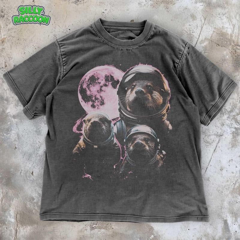 [ Mineral Wash ] Funny Otter Space Shirt , Retro Moon Astronaut Washed, Vintage 90S Style Animal Graphic Tee , Grunge Galaxy Animal Shirt