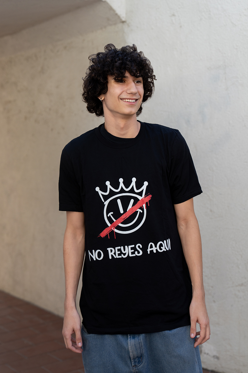 No Reyes Aqui T-Shirt (Black)