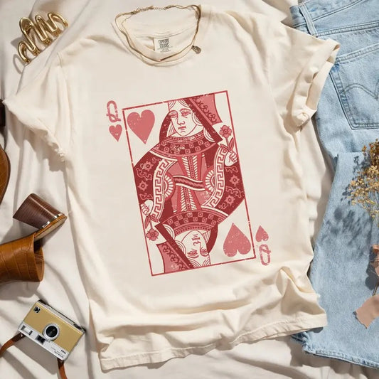 Queen of Hearts Shirt Mothers Day Gift, Comfort Colors Valentine TShirt, Retro Boho Vintage Graphic Tee, Mom Life, Mama Sweatshirt, Mom sweatshirt, Gift for Mom, Hodie and Sweater, T-Shirt