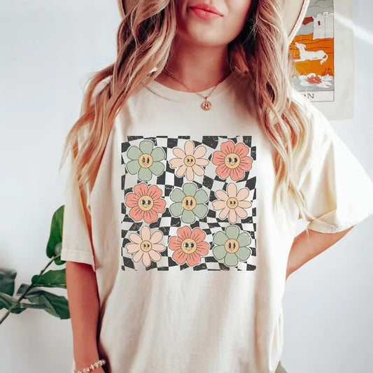 Retro Checkered Flower Shirt, Retro Flowers Tshirt, Boho Flower Shirt, Boho Hippie Tee, Trendy Summer Graphic Top Womenswear Casual
