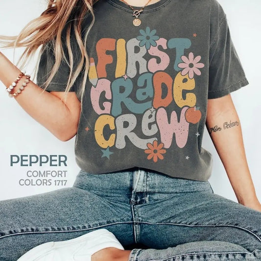Retro First Grade Teacher Shirt, 1st Grade Teacher Shirt for First Day Of School, Kindergarten Teacher Tshirt, Preschool Teacher T-Shirt, Trending Tees Cotton Casual Crewneck T-Shirt