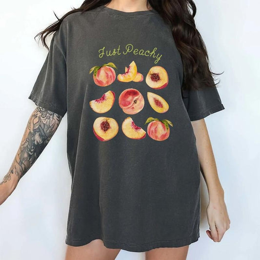 Retro Just Peachy Shirt, Peach Vintage Tee, Peach Lover Vintage Graphic Tee Women, Fruit Retro Unhinged Shirt, Comfy Fabric Oversized Graphic Tee, Summer Vibes T-shirt, Women's Tops, Womenswear, Cotton Fabric Relaxed Fit Chic Style