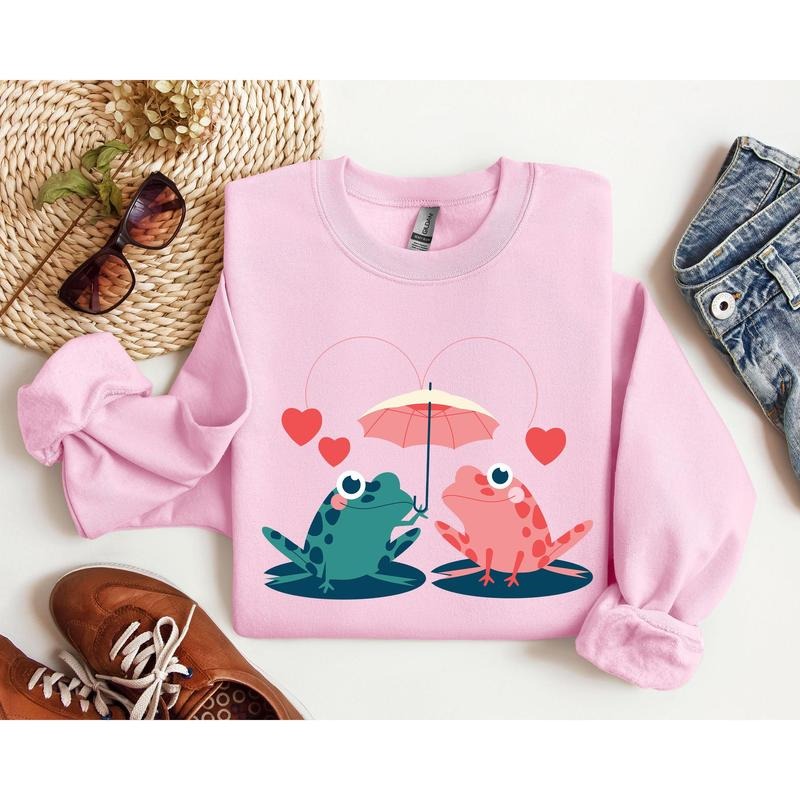 Retro Lover Frogs Sweatshirt, Vintage Valentine's Day Sweatshirt, Crew Neck, Women's, Crewneck, Valentine's Day, Love, Heart, Cupid