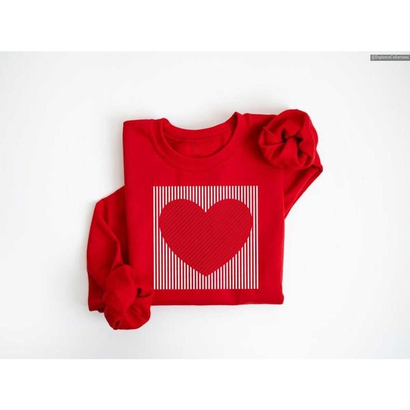 Retro Valentine Heart Sweater Hoodie T-Shirt, Coquette Cute Love Sweatshirt, Women VLT Couple Hearts Teacher, Mom Heart Shirt , Global Trending Outfits