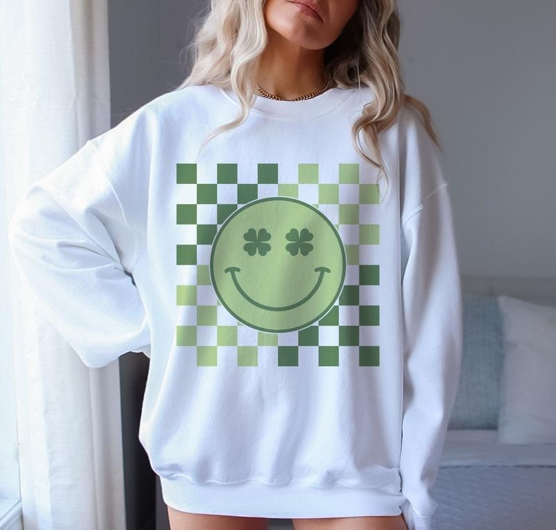 St. Patricks Day Retro Clover Smiley SWeatshirt Womenswear Hoodie