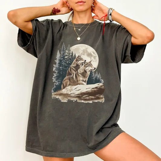 Vintage Nature Moon Howling Wolves Shirt Comfort Colors, Retro Wolf Graphic Tee, Wild Wolves Tops, Wolf Lover Gift Ideas, Wildlife Casual Womenswear