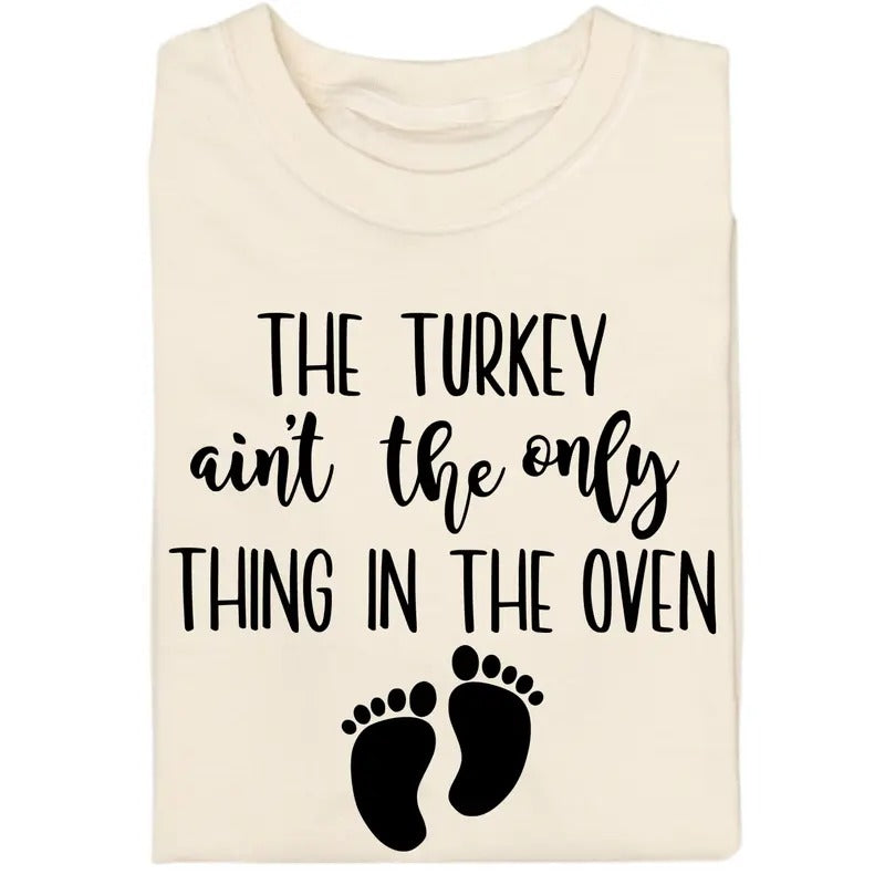 Vintage The Turkey Ain't The Only Thing In The Oven Graphic Tee - Funny Thanksgiving Pregnancy Announcement Shirt for Women - Fall Season- Pumkin Season - Turkey Day - ThanksGiving Gifts