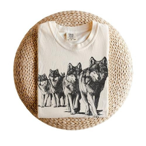 Vintage Wolf 90s Graphic Shirt, Wolf Lovers Retro Tee, 2000s Nature Shirt, Cute Wolf Gift, Beige Shirt, Vintage Unisex Oversize Tee Menswear Top Underwear Tshirt Streetwear Crewneck