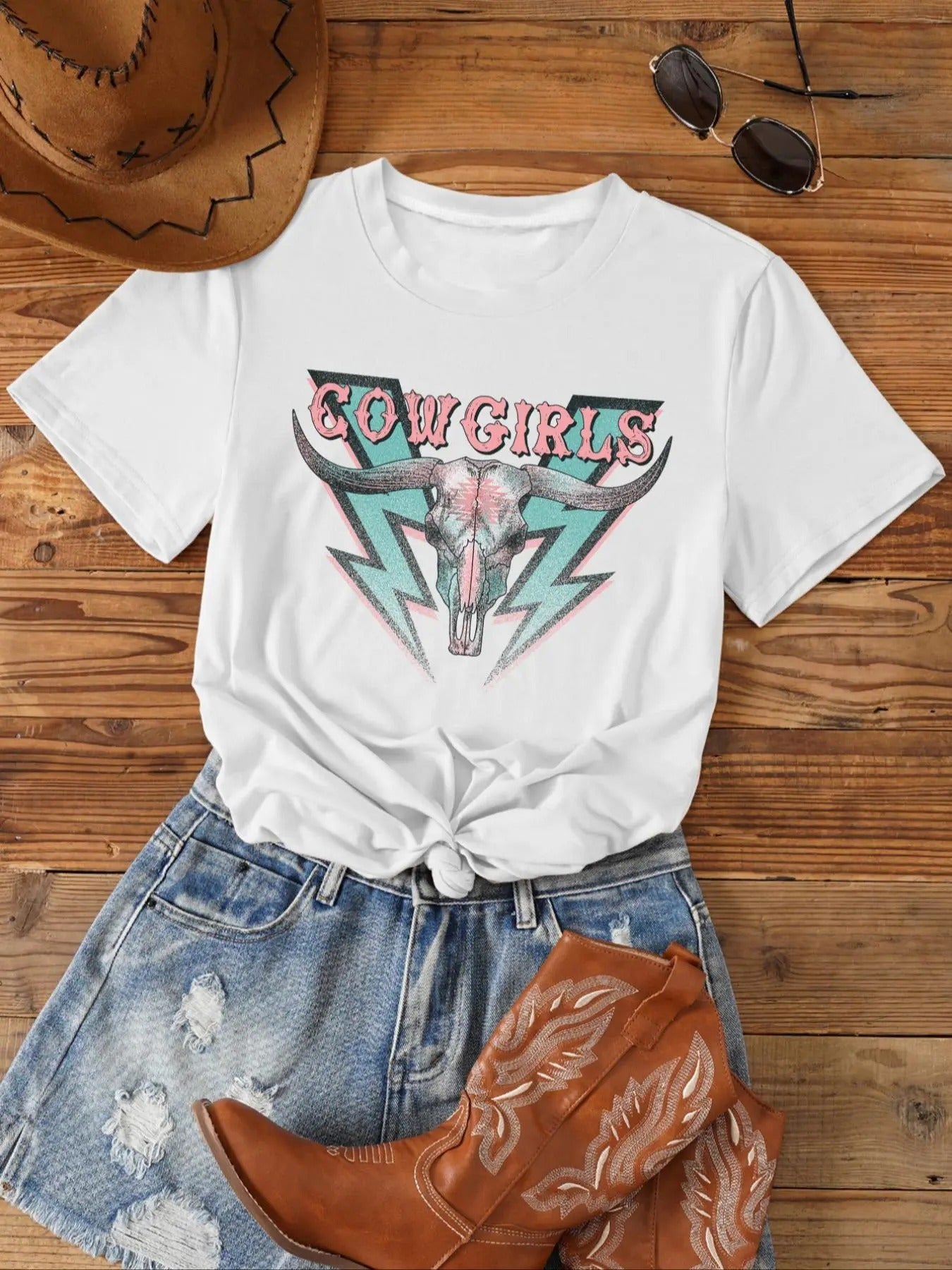 Women's Cartoon Bull Graphic Print Round Neck Tee, Fashion Casual Short Sleeve T-shirt, Ladies Summer Clothes for Daily Wear