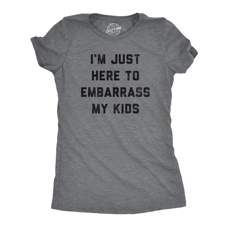 Womens Im Just Here to Embarrass My Kids T Shirt Funny Parenting Novelty Gift for Dad Funny Womens T Shirts Cute Slimming Top Comfortable Soft Womenswear Mother's Day Tops for Women Funny Sarcastic Dark Grey
